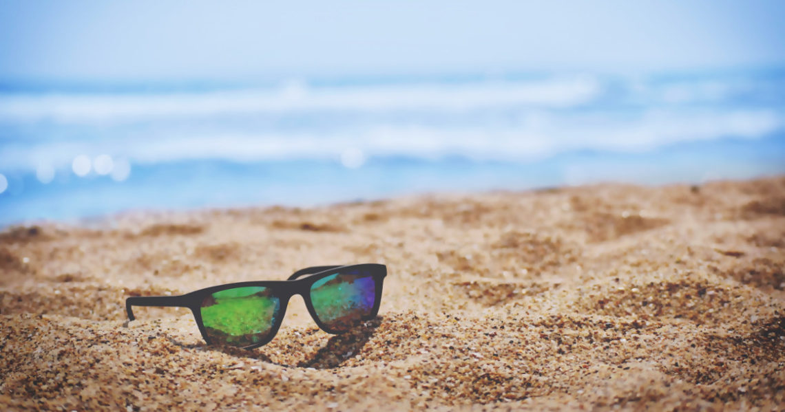 Plaża wakacje okulary koronawirus